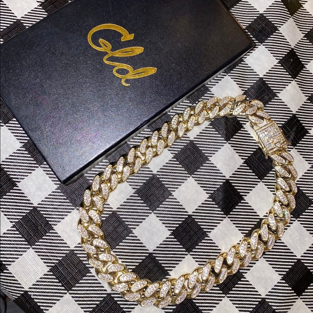 GLD 18 mm Cuban chain! Only been wore around the house a few times. Like new!!